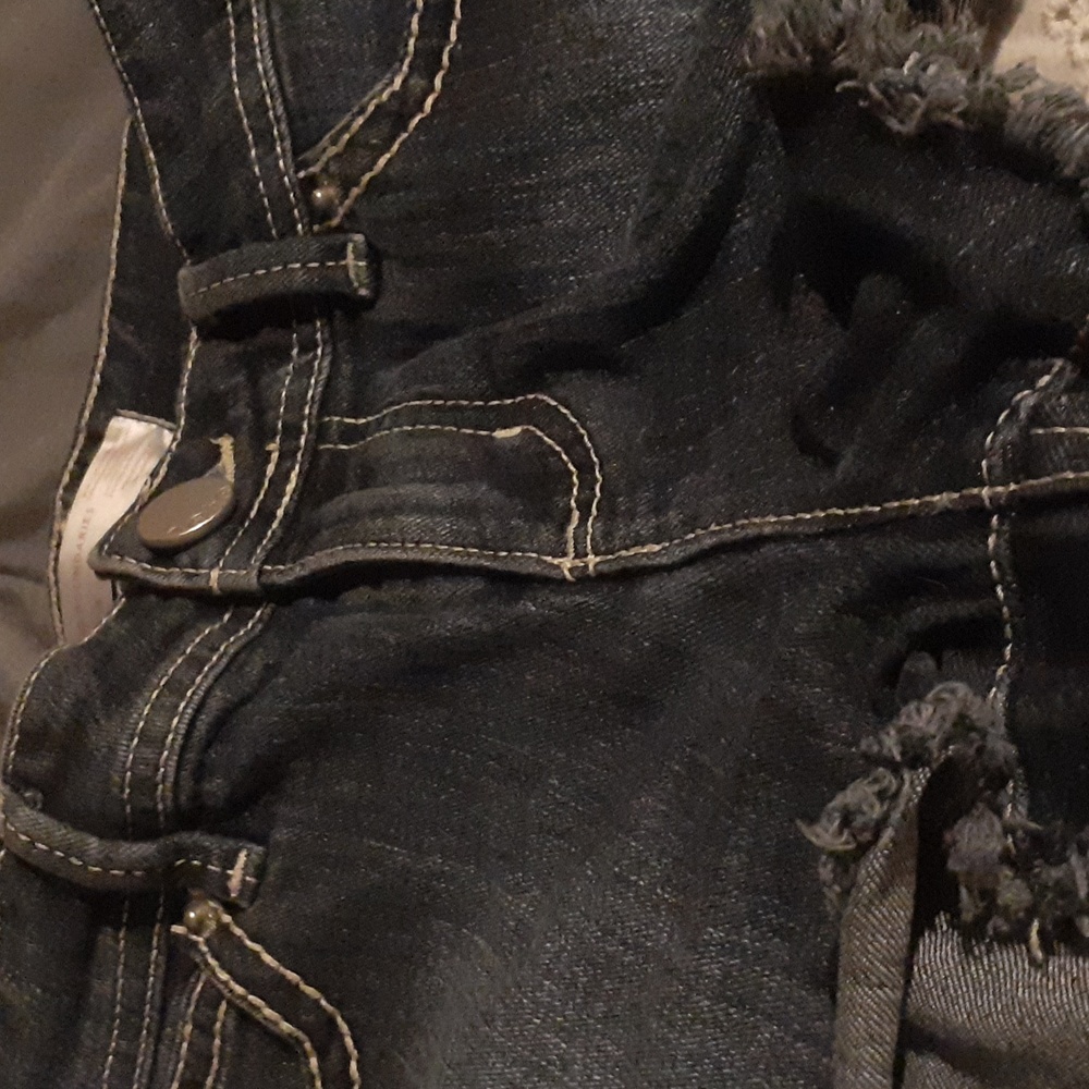Shorts - Picture 3 of 4